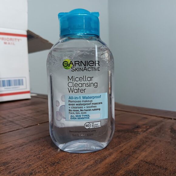 Garnier SkinActive Micellar Cleansing Waterproof Makeup Remover. - Picture 1 of 2